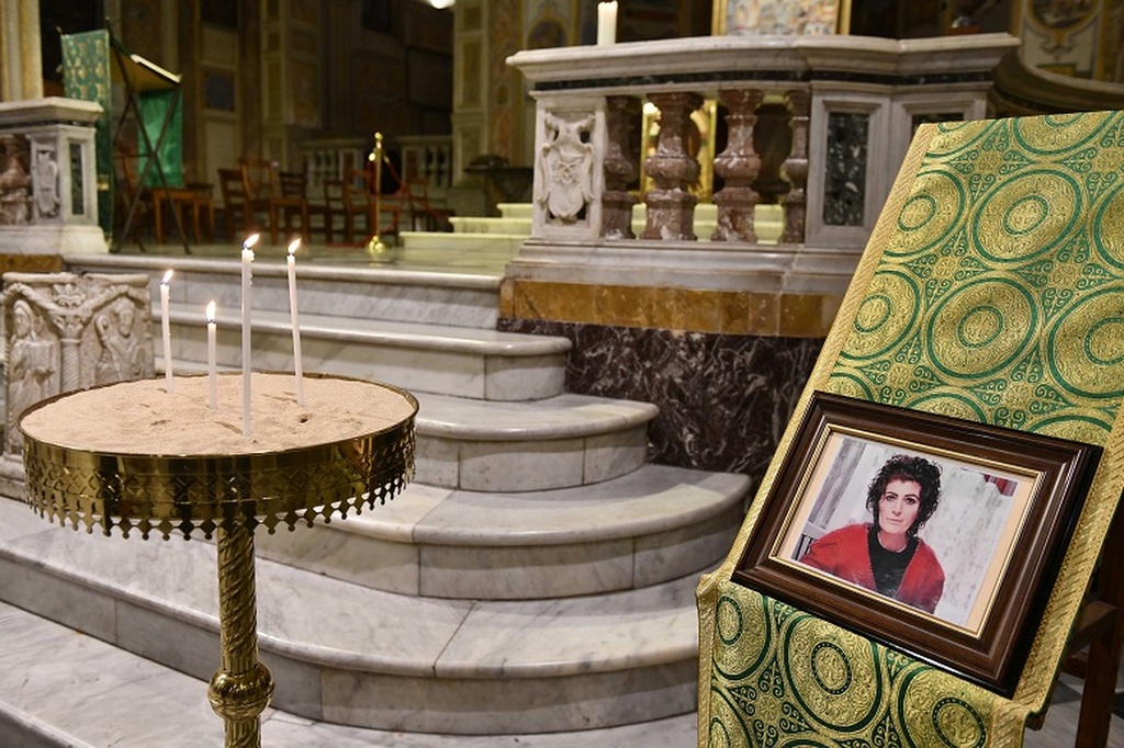 Vetlla de pregària per recordar l'Adelina, activista contra el tràfic de persones, a la Basílica de Sant Bartomeu de l'Illa